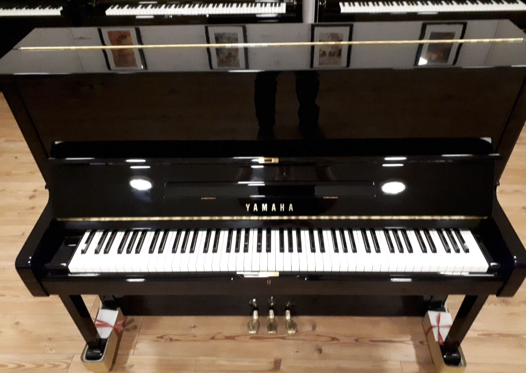 Yamaha U1 (Original)