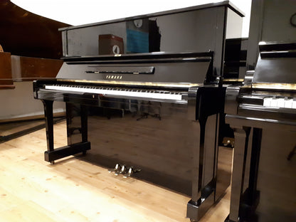 Yamaha U1 (1975)