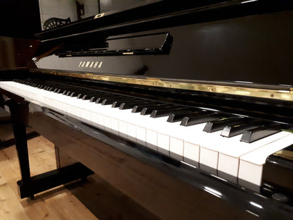 Yamaha U1 (1975)