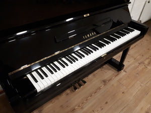 Yamaha U3 (Taiwan) (Black/Brass Fittings)
