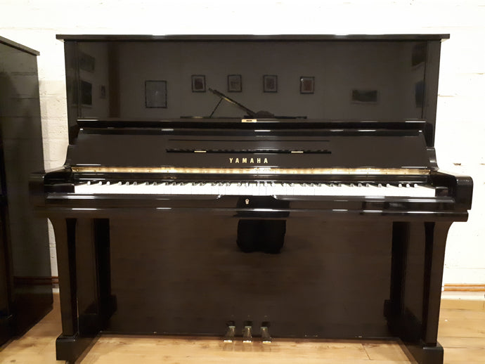 Yamaha U3 (Taiwan) (Black/Brass Fittings)