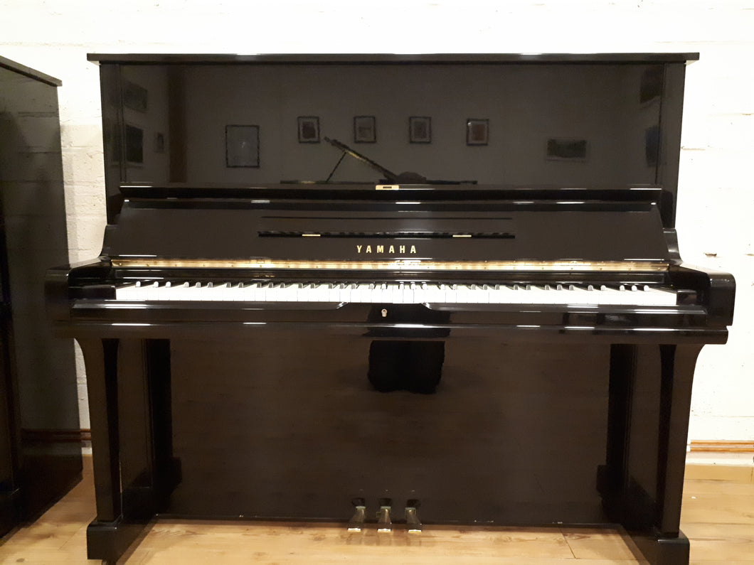 Yamaha U3 (Taiwan) (Black/Brass Fittings)
