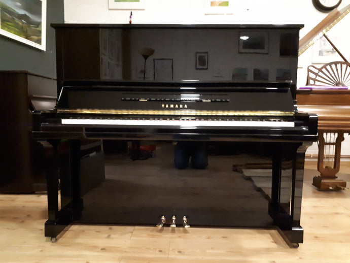 Yamaha U3 (Japan) (Black/Brass Fittings)