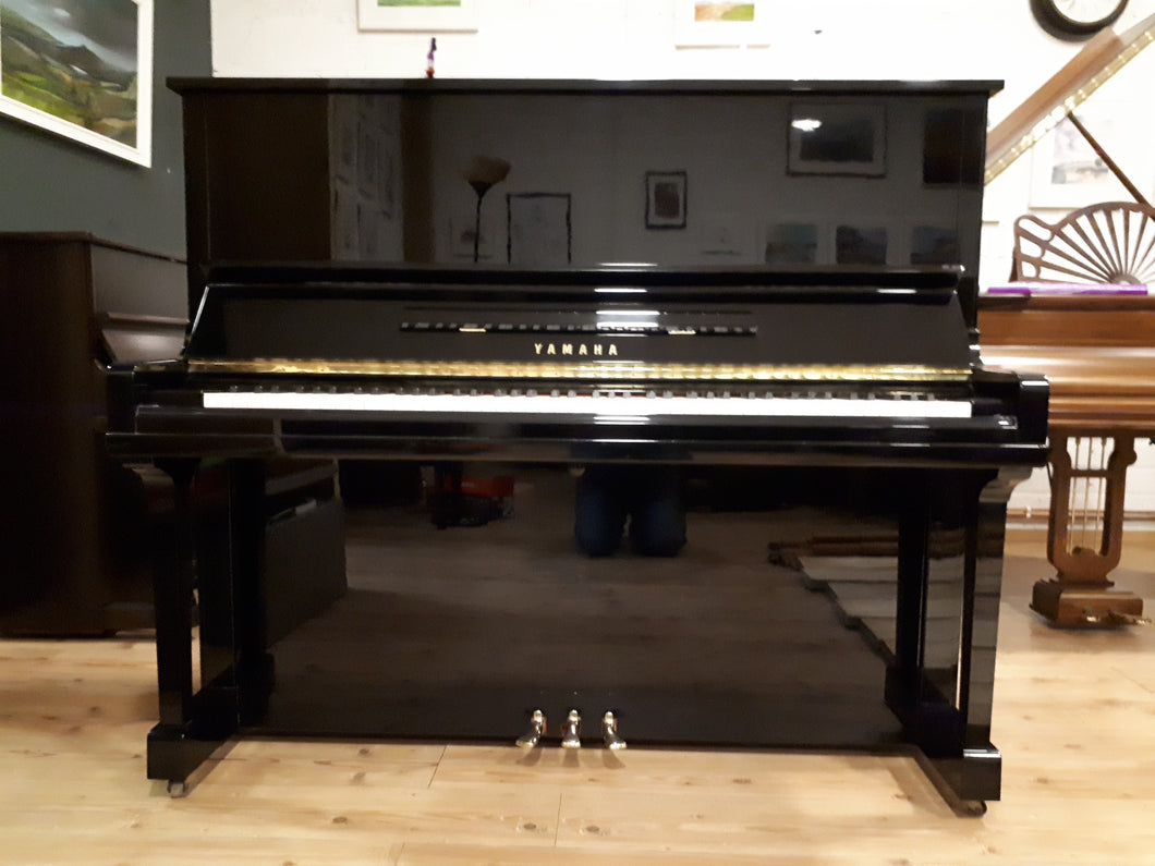 Yamaha U3 (Japan) (Black/Brass Fittings)
